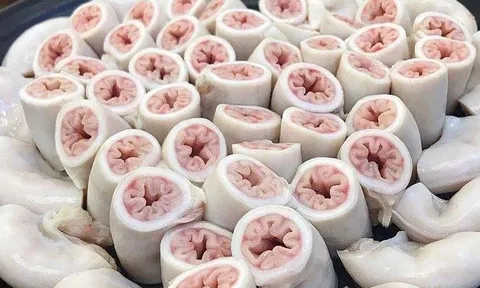 Sử dụng lòng lợn không đúng cách có thể gây hại sức khỏe nghiêm trọng, chuyên gia cảnh báo