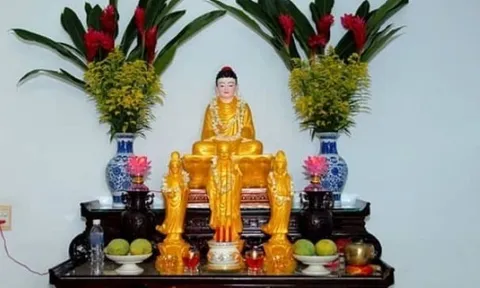 Tại sao nhà giàu thường đặt bình hoa bên trái bàn thờ khi thắp hương? Lý do đằng sau không hề mê tín