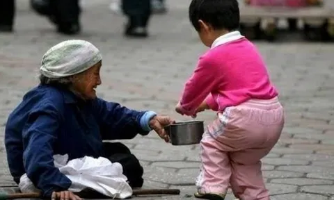 Lời Tổ Tiên dạy: 4 câu nói mở miệng khiến đời nghèo khó, không ngóc đầu lên được