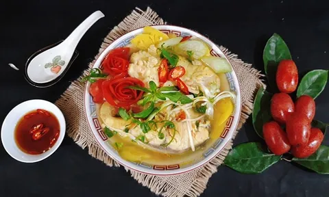 Nấu canh cá bỏ hành và cà chua thôi là dại: Thả loại quả này vào món ăn hết sạch mùi tanh, ngọt vị