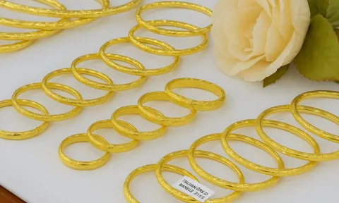Vàng SJC cán mốc 122 triệu đồng/lượng, chênh thế giới gần 16 triệu: Có gì đang diễn ra?