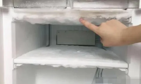 Giảm hóa đơn tiền điện bất ngờ nhờ mẹo đặt khăn giấy trong tủ lạnh – Ai cũng làm được