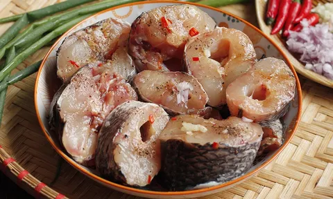 Ướp cá hết tanh, chắc thịt phải có 1 thứ: Đầu bếp cũng dùng mới ngon