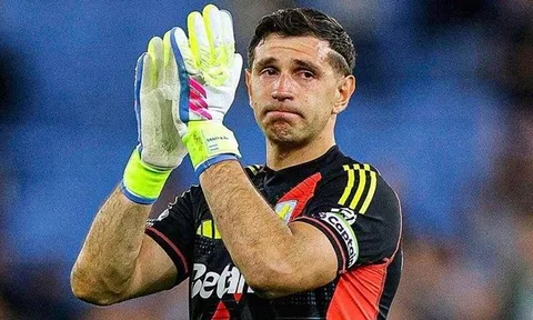 Martinez xúc động, bỏ ngỏ khả năng rời Aston Villa