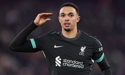 Salah bảo vệ Alexander-Arnold trước làn sóng chỉ trích từ CĐV Liverpool