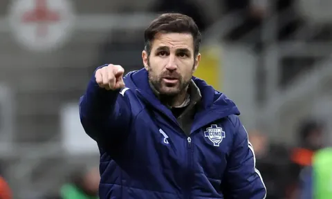Fabregas so sánh môi trường ở Como với Arsenal