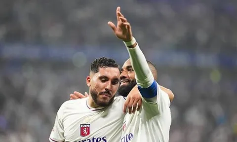 Rayan Cherki mở đường rời Lyon, nhiều ông lớn Premier League vào cuộc