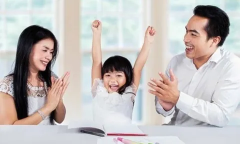 Bí quyết của mẹ khôn ngoan: 4 điều không nên chia sẻ về con trên Facebook