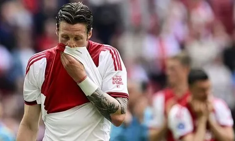 Weghorst mất bình tĩnh, Farioli bật khóc, Ajax cay đắng nhìn PSV vô địch