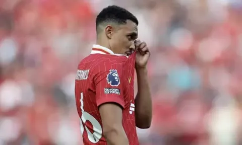 CĐV Liverpool phát hiện động thái "cực phũ" của CLB với vật phẩm của Alexander-Arnold
