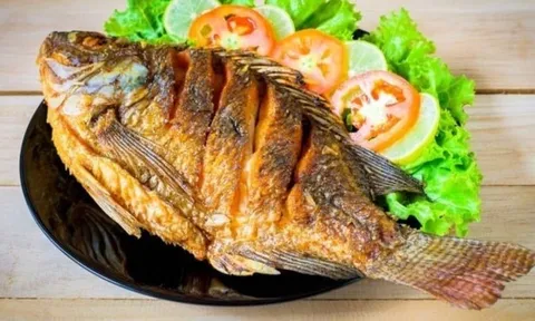 Bí quyết rán cá vàng giòn, không bắn dầu, không sát chảo với nguyên liệu đơn giản