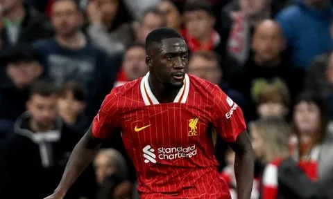 Konate gây thất vọng, Carragher chỉ rõ yếu kém của Liverpool