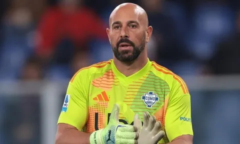 CHÍNH THỨC! Pepe Reina giải nghệ ở tuổi 42