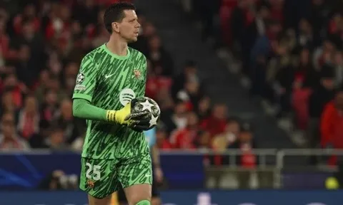 Giữ chân Szczesny có phải quyết định đúng đắn của Barcelona?