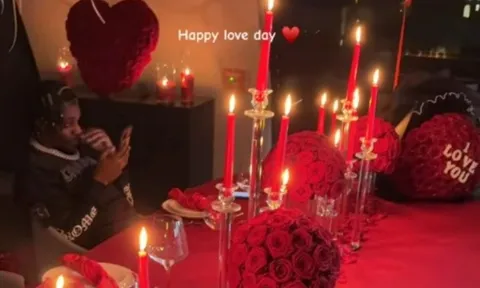 Jeremie Frimpong gây sốt với cử chỉ lãng mạn cùng bạn gái