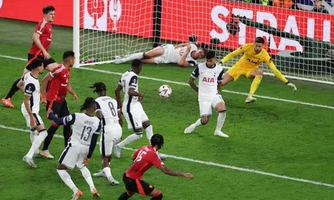 Bức tường thép của Tottenham khiến MU bất lực