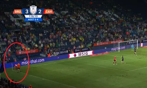 Hành vi phi thể thao của trợ lý Buriram United gây phẫn nộ