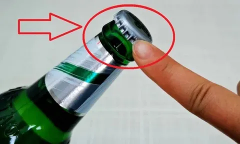 Cách bật nắp chai bia cực nhanh không cần dụng cụ – Bí mật nằm ở điểm nhỏ ít ai biết
