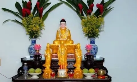 Khi thắp hương, nhà giàu thường đặt bình hoa bên trái bàn thờ – Bí quyết thông minh ai cũng nên biết