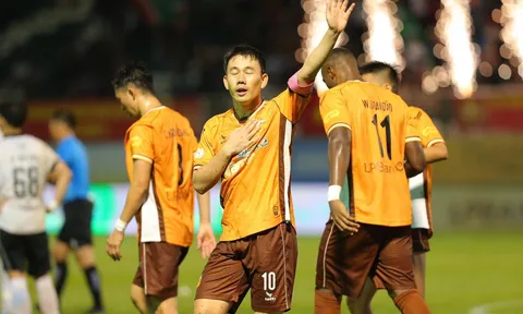 CĐV HAGL ngất ngây với màn thể hiện của Minh Vương