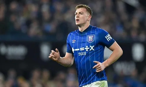 Fabrizio Romano xác nhận: Chelsea và Man United tiếp cận Liam Delap