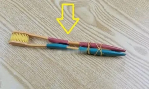 Lấy 2 bàn chải đánh răng cũ buộc vào nhau: Mẹo vặt đơn giản giải quyết rắc rối nhà nào cũng gặp phải
