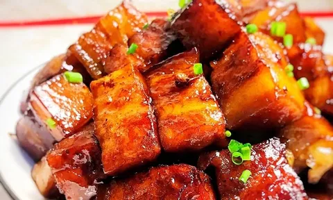 Thả thứ này vào nấu thịt kho tàu: Thịt lên màu đẹp mắt, nhanh nhừ ăn không ngán