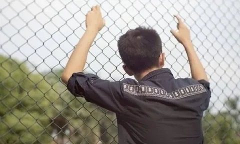 Tổ tiên nhắc nhở: "Người mở miệng nói câu này, suốt đời nghèo hèn, khó ngóc đầu lên"