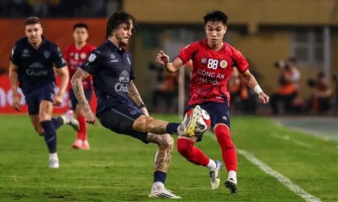 Neymar chúc mừng cầu thủ gieo sầu cho CAHN