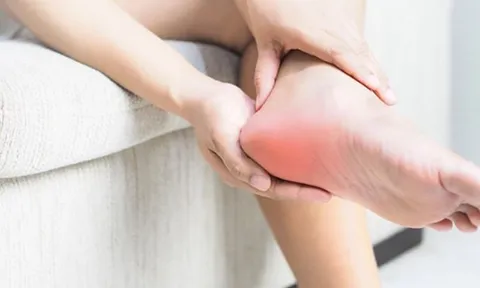 5 dấu hiệu bất thường ở tay chân có thể cảnh báo ung thư: Bác sĩ cảnh báo đừng xem nhẹ