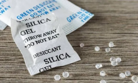 Vứt bỏ gói hút ẩm là lãng phí tiền bạc, bạn chưa biết đến công dụng tuyệt vời này của nó!