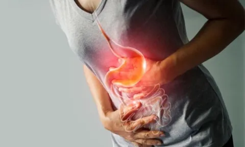 8 dấu hiệu cảnh báo bệnh dạ dày: Có 1 cũng nên đi khám sớm, càng để lâu càng hối hận