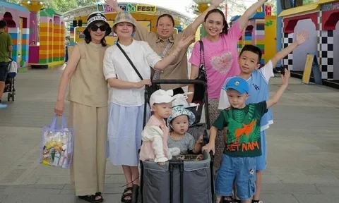 Gia đình Duy Mạnh và Văn Quyết sang Malaysia cổ vũ trận gặp MU