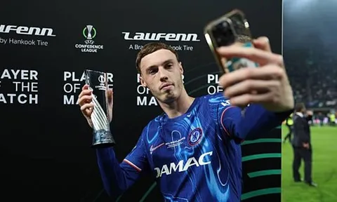 Giúp Chelsea vô địch Conference League, Palmer được so sánh với Messi