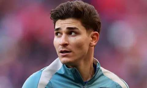 Julian Alvarez sẽ ở lại Atletico dù nhiều đội bóng Anh săn đón
