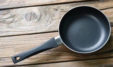 Chảo mất hết lớp chống dính cũng dừng vứt đi, nhỏ vài giọt này vào, chảo cũ cũng thành chảo mới