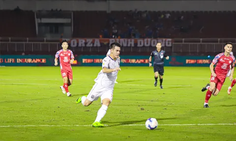 CĐV Bình Dương mong đợi Tiến Linh ghi bàn vào lưới CAHN