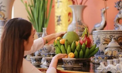 4 cúng xong phải hạ xuống ngay, để lâu mất lộc: Là thứ gì?