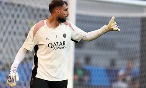Luis Enrique trấn an Donnarumma trước chung kết Champions League