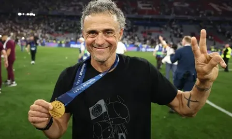 Enrique tái hiện hình ảnh xúc động với con gái Xana sau chức vô địch cùng PSG