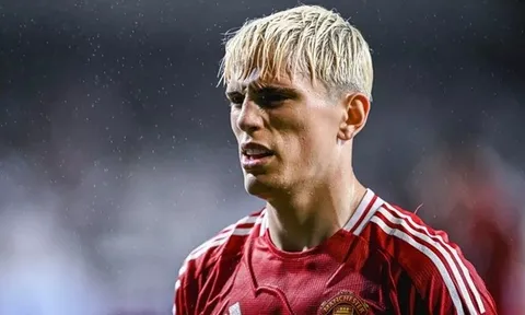 Alejandro Garnacho tự tay đá bay sự nghiệp tại MU
