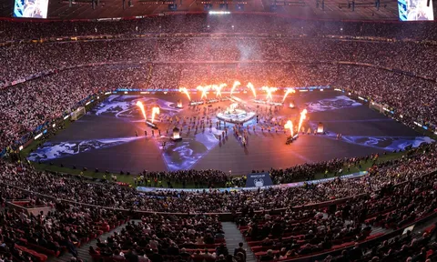 Van Basten gọi màn biểu diễn trước chung kết Champions League là "nỗi nhục"