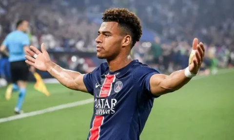 Tại sao Barca từ chối chiêu mộ Desire Doue?