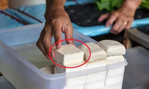 Mua đậu phụ nên chọn miếng “ngoài rìa” hay “ở giữa”? Tưởng dễ mà 90% làm sai