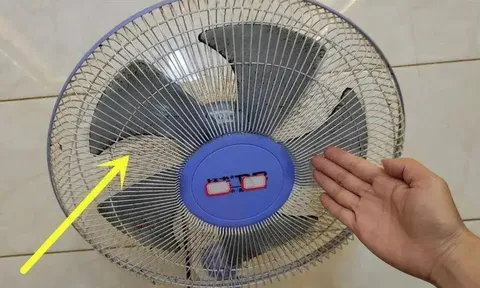 Quạt điện bám đầy bụi, làm theo cách này, không cần tháo khung vẫn sạch bóng