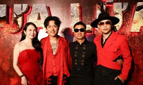 Tuấn Hưng hồi hộp như ra album đầu tay, fan vỡ òa cảm xúc ngày đầu phim tài liệu "Mưa lửa" ra rạp
