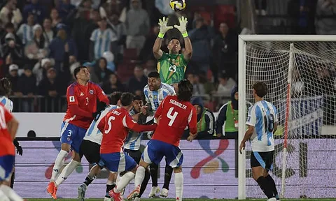 Chile 0-1 Argentina: Người hùng Martinez; Messi tái xuất ấn tượng