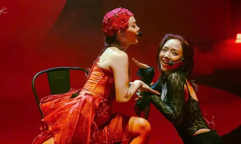 Tóc Tiên mang loạt sân khấu Chị Đẹp đến fancon: Tái hiện lại Chân Ái, “song kiếm hợp bích” với Minh Hằng