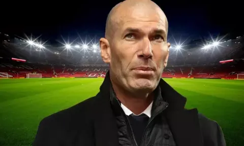 Zidane từ chối séc trắng từ Man Utd và Chelsea