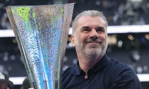 Vì sao Tottenham đợi sau 16 ngày vô địch Europa League mới sa thải Postecoglou?